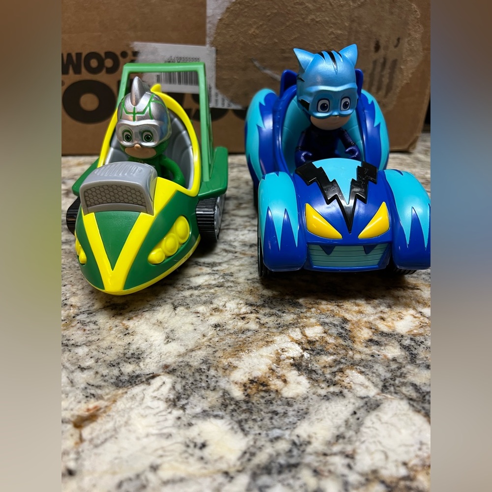 PJ Mask vehicle and matching Figures